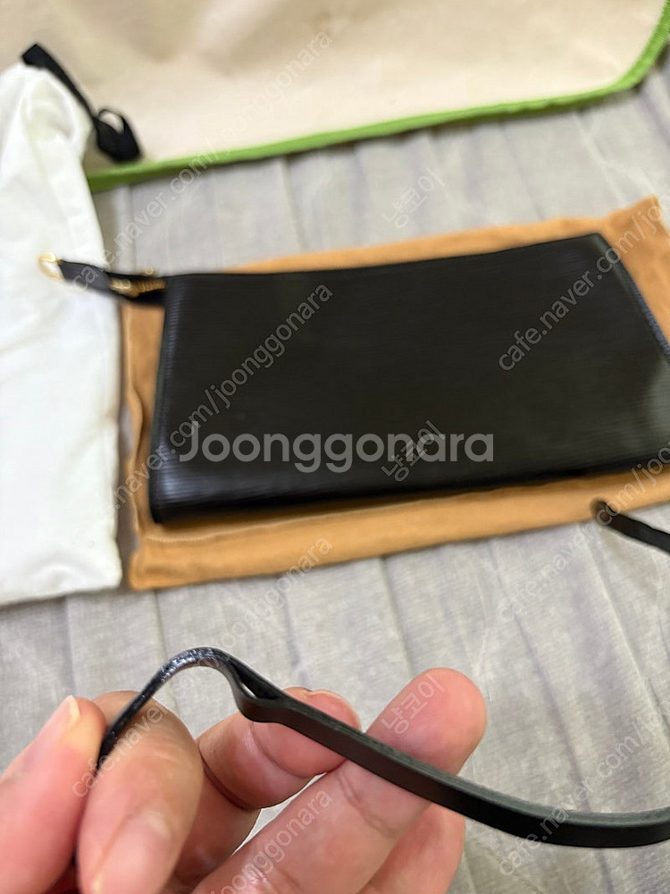 정품 루이비통 포쉐트악세수아에삐--4