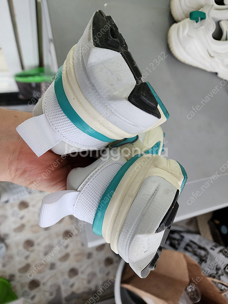 나이키 v2k 240사이즈--3