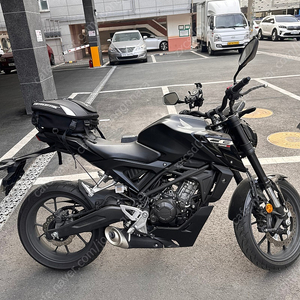 24년식 CB125R 판매합니다 (키로수 짧음)