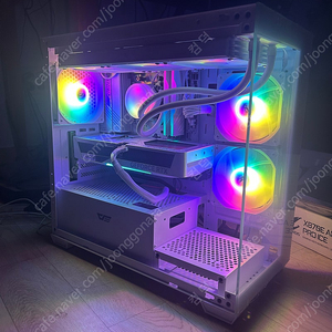 9600x 5070 오버클럭 화이트 데스크탑 팔아요
