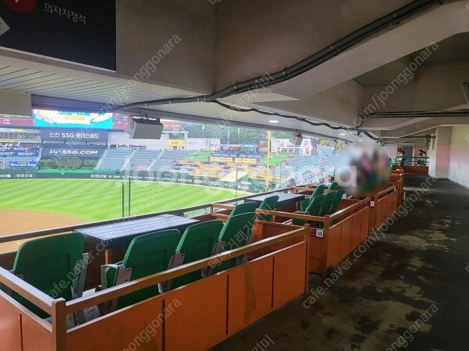 5/1일(목) SSG랜더스 vs 삼성라이온즈 1루 내야...--0