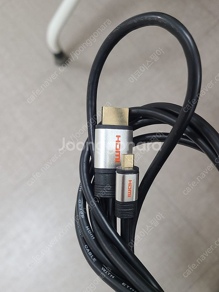 각종 랜선 어댑터, HDMI 케이블, 5핀 케이블 등 ...--1
