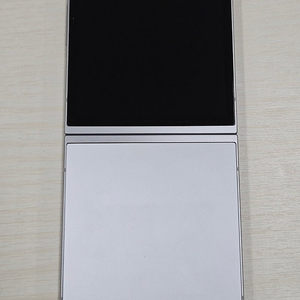 갤럭시 Z플립6 그레이색상 512용량 새상품컨디션 초S급 단말기 68만 판매합니다