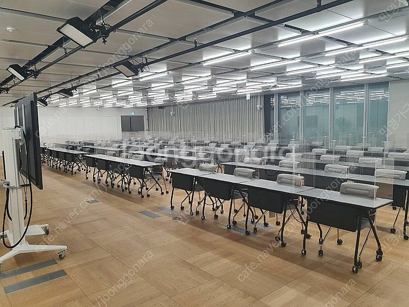 퍼시스 책상, 시디즈 의자, 퍼시스 파티션 및 사무용 ...--0