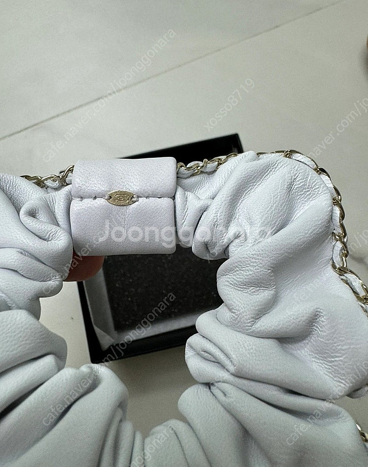 샤넬 가죽 헤어슈슈 곱창 머리끈--3