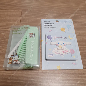 (미개봉 새상품) 산리오 포차코 휴대용 접이식 빗(덤 시나모롤 컴팩트 거울) 판매합니다.