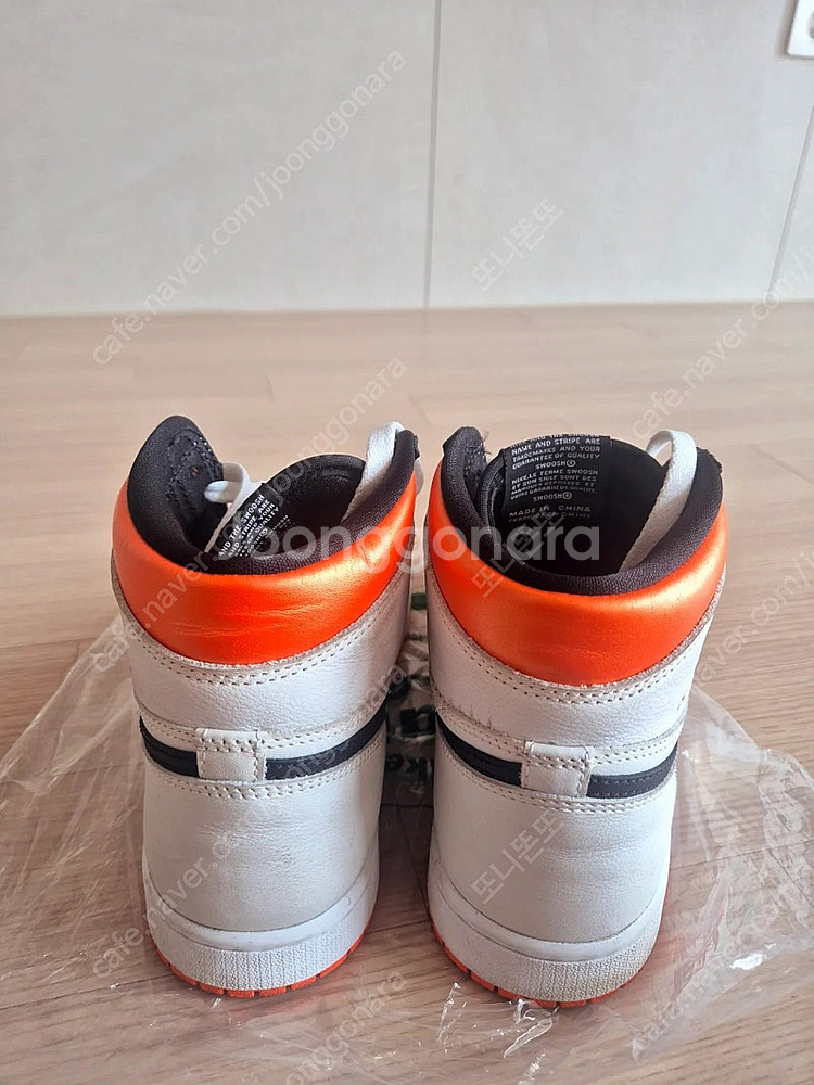 나이키 에어조던1 일렉트릭 오렌지 260 팝니다.--1