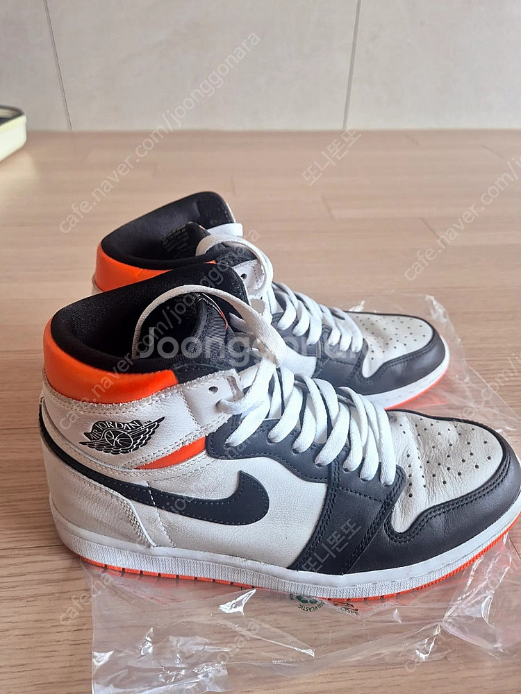 나이키 에어조던1 일렉트릭 오렌지 260 팝니다.--5