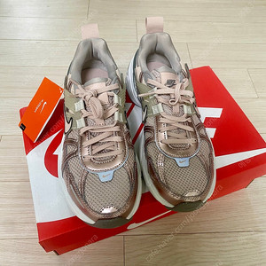 나이키 Y2K 런 235