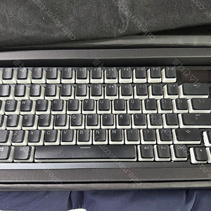 ASUS ROG AZOTH 키보드 팝니다