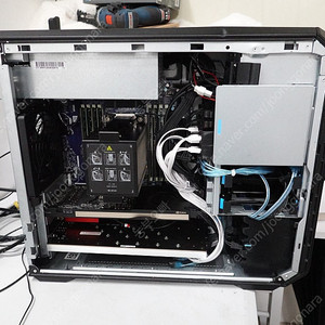 [가격내림] HP Z4 G5 Workstation 팝니다. (16코어 32쓰레드, 128GB DDR5)