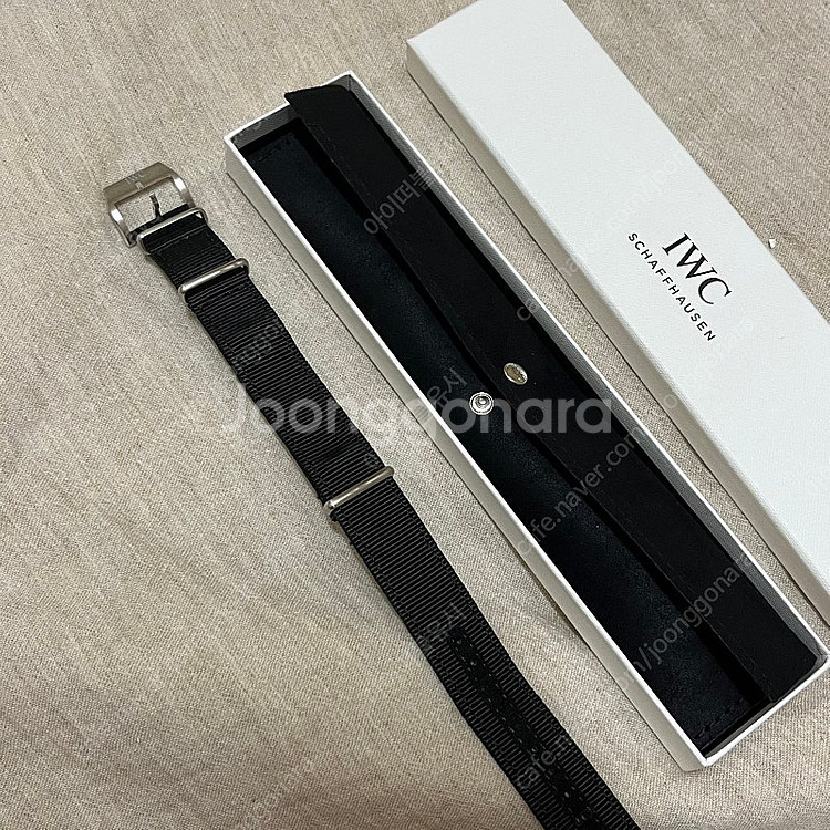 iwc 정품 나토 스트랩 20mm 판매합니다.--0