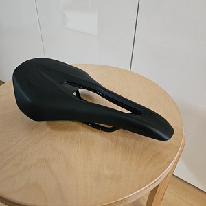 피직 벤토 아르고 R5 안장 140mm