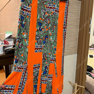 (새상품급)토리버치 레이온스커트 넘이뻐요.명품.백화점.이사정리