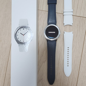 갤럭시 워치 4 클래식 40mm(SM-R880) 판매합니다.
