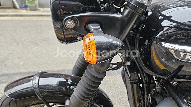 트라이엄프 본네빌 t120 블랙 18년식--7