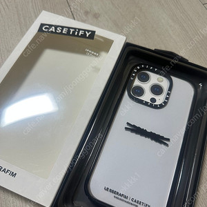 아이폰 15 pro 케이스티파이 르세라핌 케이스 판매합니다