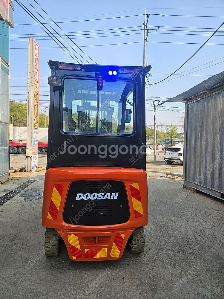두산3톤좌승식 중고전동지게차--2