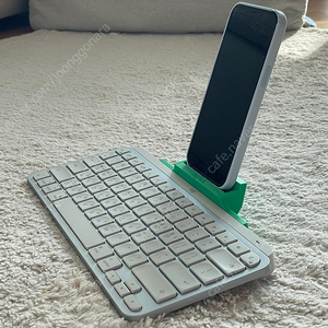 Logitech MX Keys mini용 iPhone 거치대 팝니다.(riser 겸용)