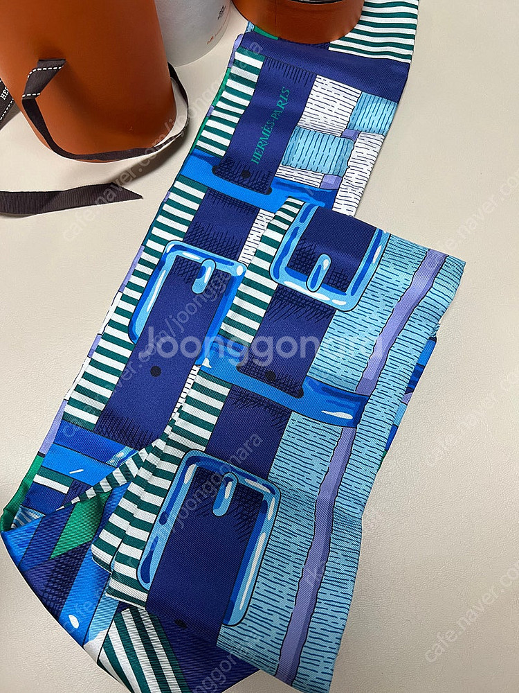 에르메스 맥시 트윌리 새제품 박스 쇼핑백 있어요--1