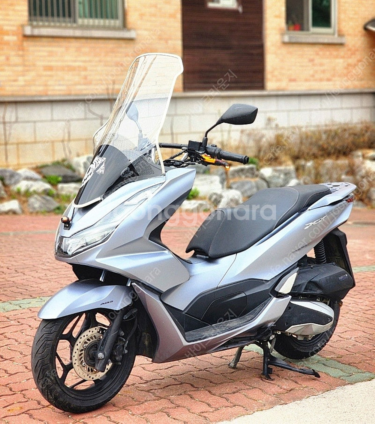 서울 21년식 PCX125 ABS 블박튜닝 팝니다--3