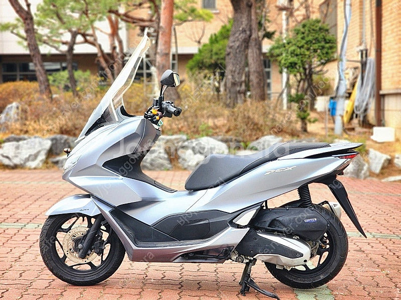 서울 21년식 PCX125 ABS 블박튜닝 팝니다--4