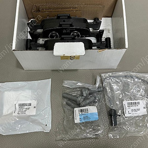 아우디 전륜 브레이크 패드(8W0 698 151 BC) 판매합니다.