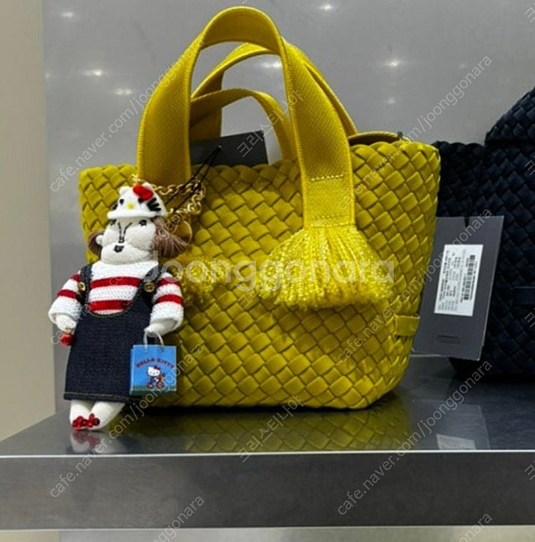 MUVEIL 뮤베일 뮤베르 산리오 키티 그랜드마 키링 새제품 랑방 타임 마인 한섬--1