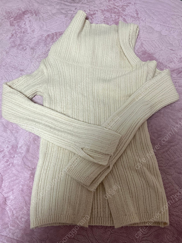 리뷰 1113개 / 오프숄더 니트 밑단 트임 크림 골지 여리여리 언발란스 오프더숄더 아이보리 크리스마스--5