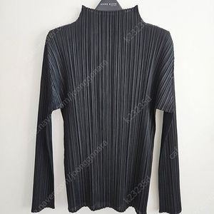 플리츠플리즈 베이직하이넥.블랙. 샤넬.에르메스.막스마라.이세이미야케.플플...