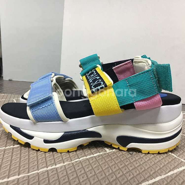 럭키슈에뜨 슈콤마보니 콜라보 샌들 245--1