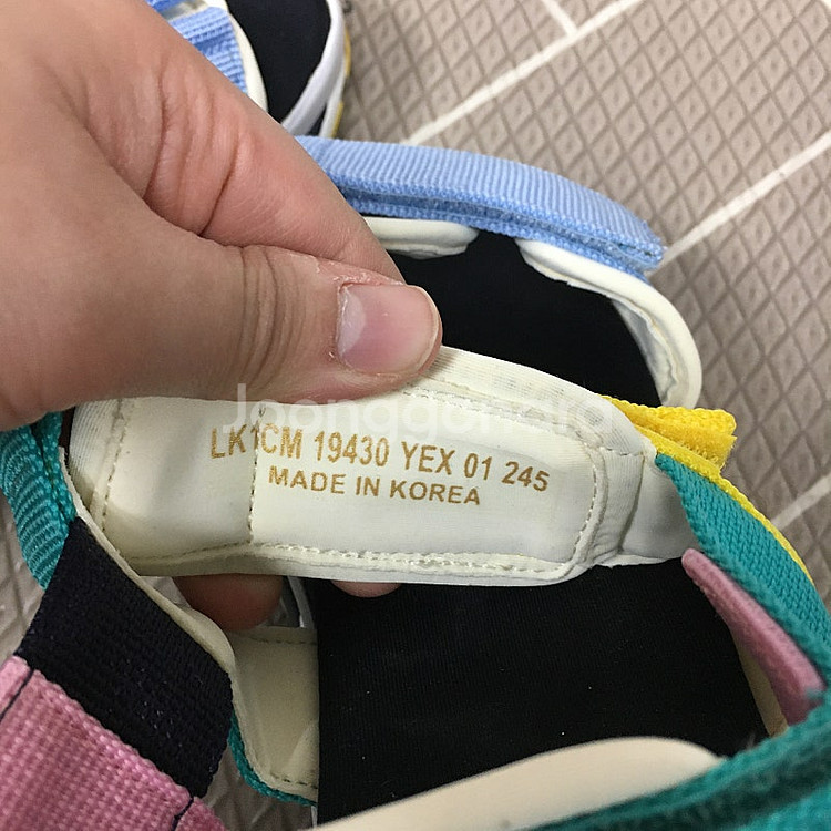럭키슈에뜨 슈콤마보니 콜라보 샌들 245--3