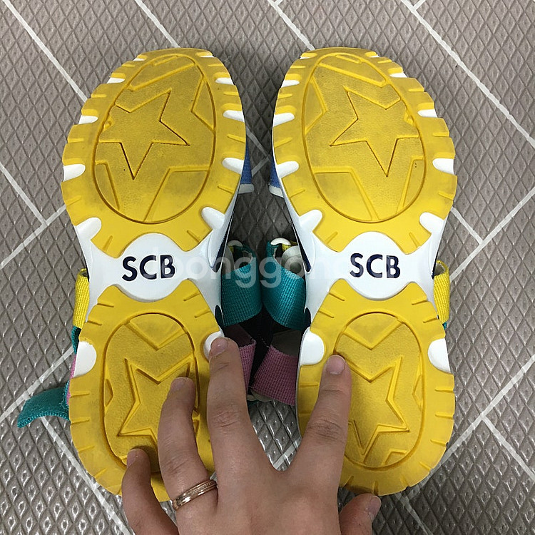 럭키슈에뜨 슈콤마보니 콜라보 샌들 245--4
