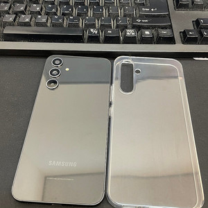 갤럭시퀀텀4 블랙 128GB 무잔상 상태좋은 중고24만팝니다.
