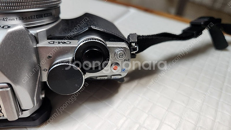 올림푸스 미러리스 OM-D E-M10+렌즈 팝니다--5