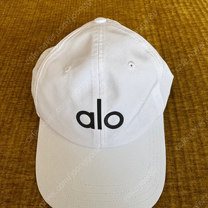 ALO 화이트/ 블랙 볼캡