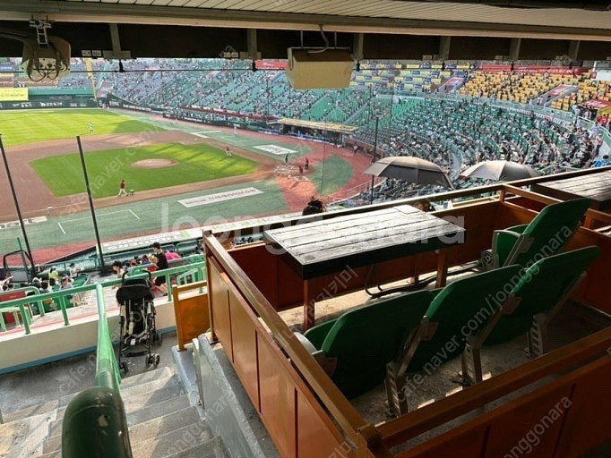 4/27일(일) SSG랜더스 vs 키움히어로즈 3루 내...--0