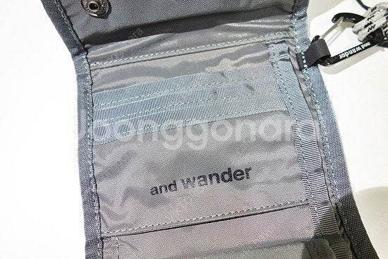 앤드원더 and Wander / 레플렉티브 립 지갑 그...--2