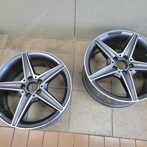 벤츠 AMG 정품휠 18인치 (상태A급) 팝니다! 앞뒤 한짝씩만 있어요~