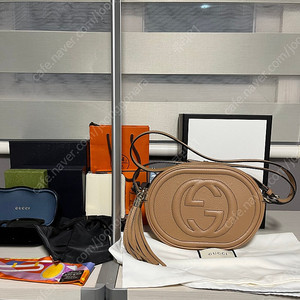 구찌 소호 테슬 라운드 디스코백