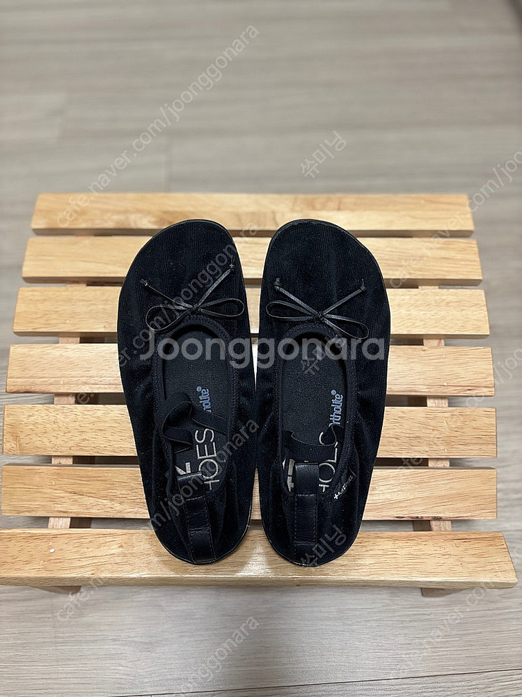 오찌 발레리나 코듀로이 플랫슈즈 블랙 색상 220 사이...--0
