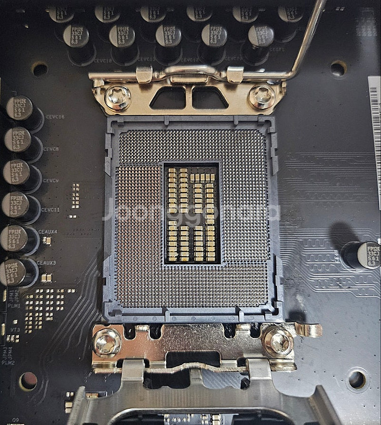 14700kf + nzxt n7 z790 화이트--3