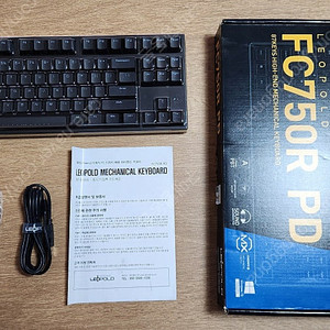 레오폴드 FC 750R PD 흑축 판매합니다.