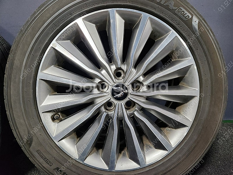 에쿠스VI 중신형 18인치 휠타이어 한대분SET 245 50 18 팝니다//4075--3