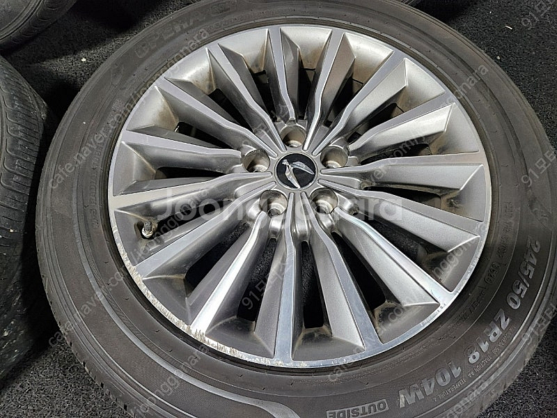 에쿠스VI 중신형 18인치 휠타이어 한대분SET 245 50 18 팝니다//4075--5