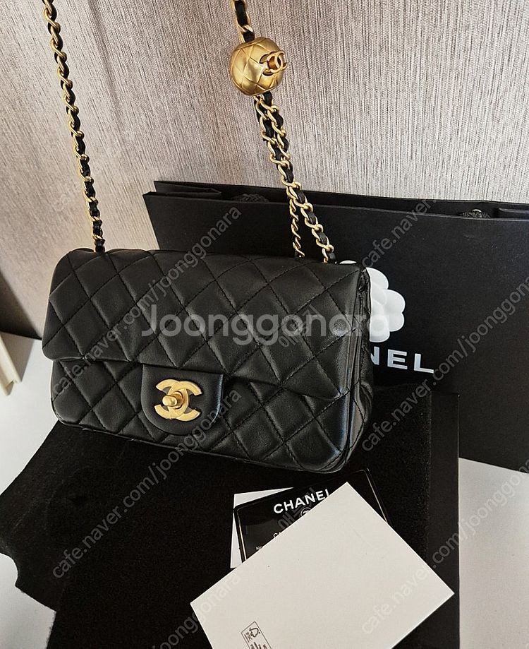 정품)샤넬 골드볼 뉴미니 새상품급--1