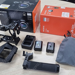 [풀 박스] 소니 A7M3(배터리, 케이지, 선후드) + FE 24-105mm F4 G OSS 렌즈 + 스테레오 마이크 (보관함 등 증정)