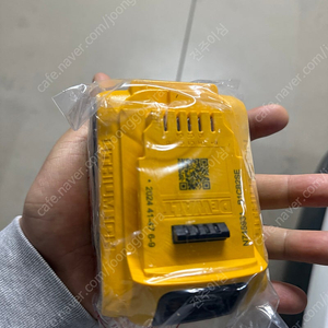 미개봉) 디월트 DCB184 20V 5A 배터리 팝니다