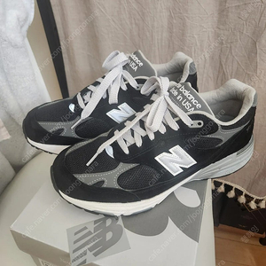 뉴발란스 993 블랙 260 2E사이즈 팝니다.