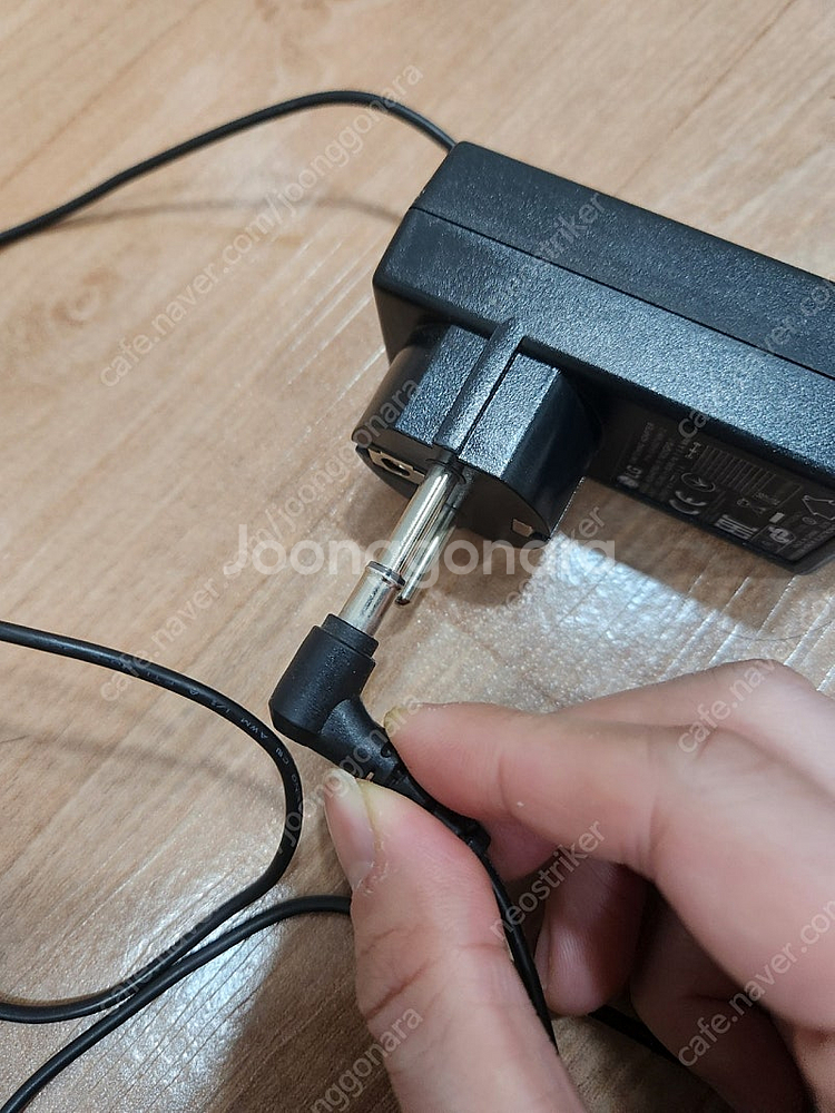 LG 모니터 19V 어답터 팝니다--2